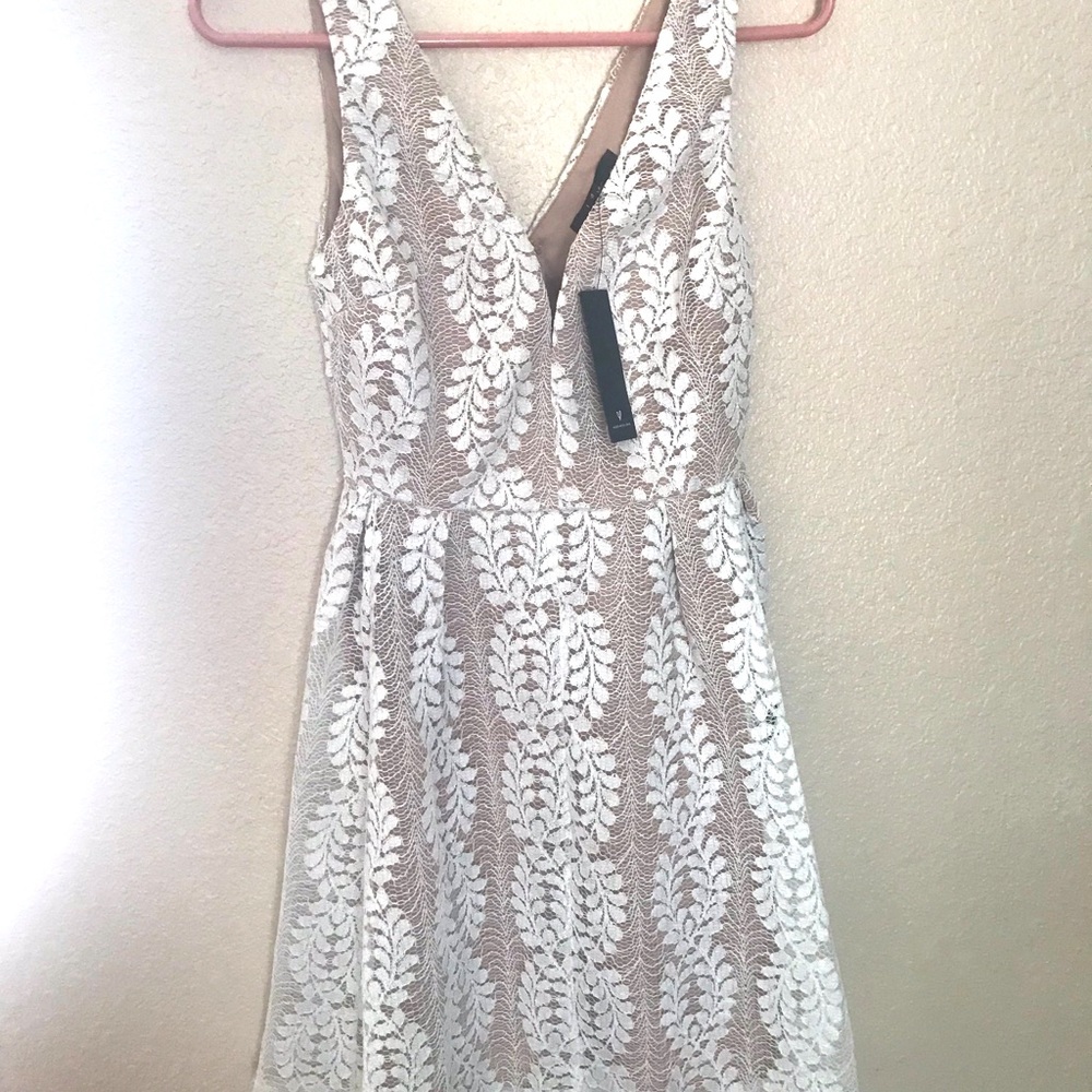 Lulus lace midi cream dress. Never worn. Size XS